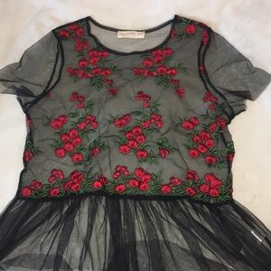 Mesh rose-embroidered tee